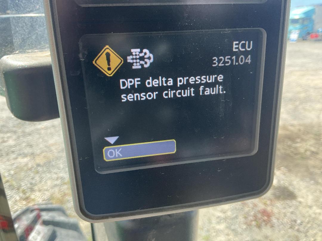 Photo '28' of John Deere 5100R Tractor