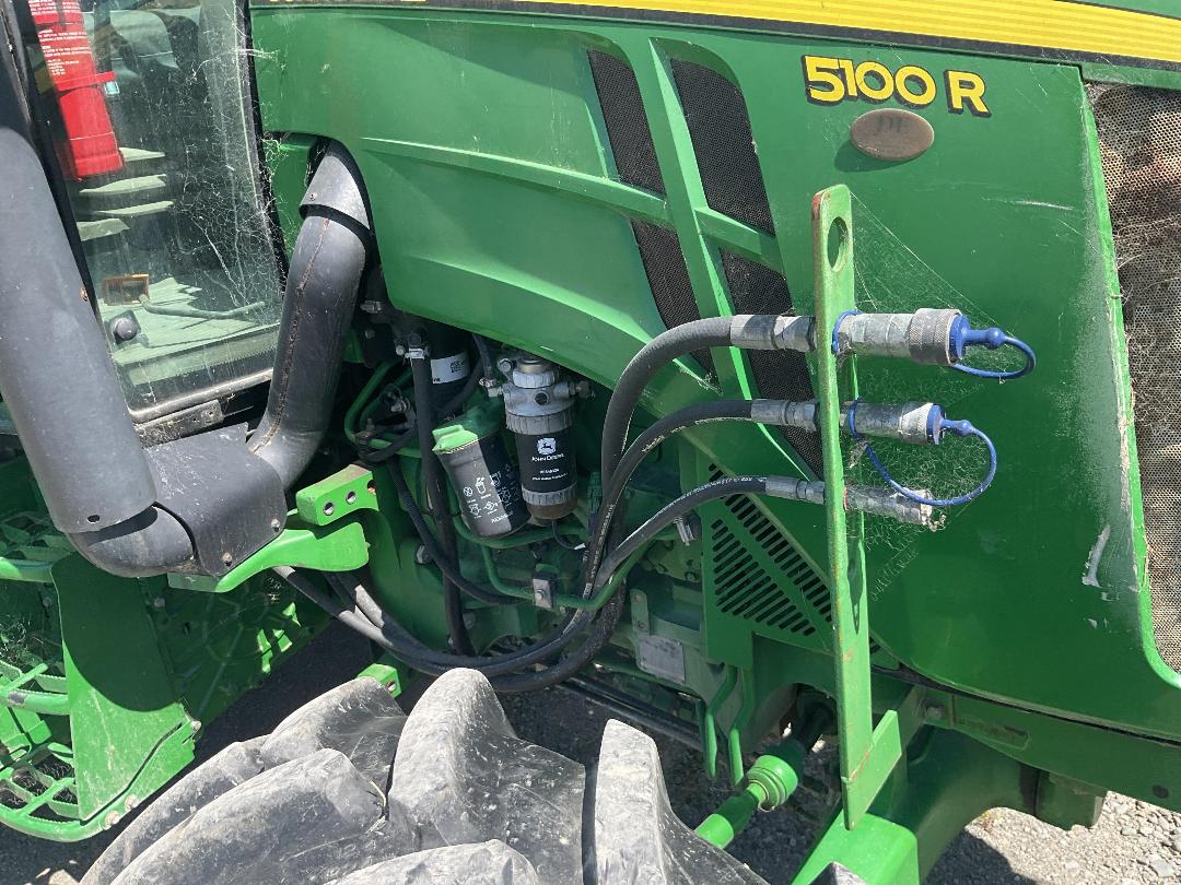 Photo '4' of John Deere 5100R Tractor