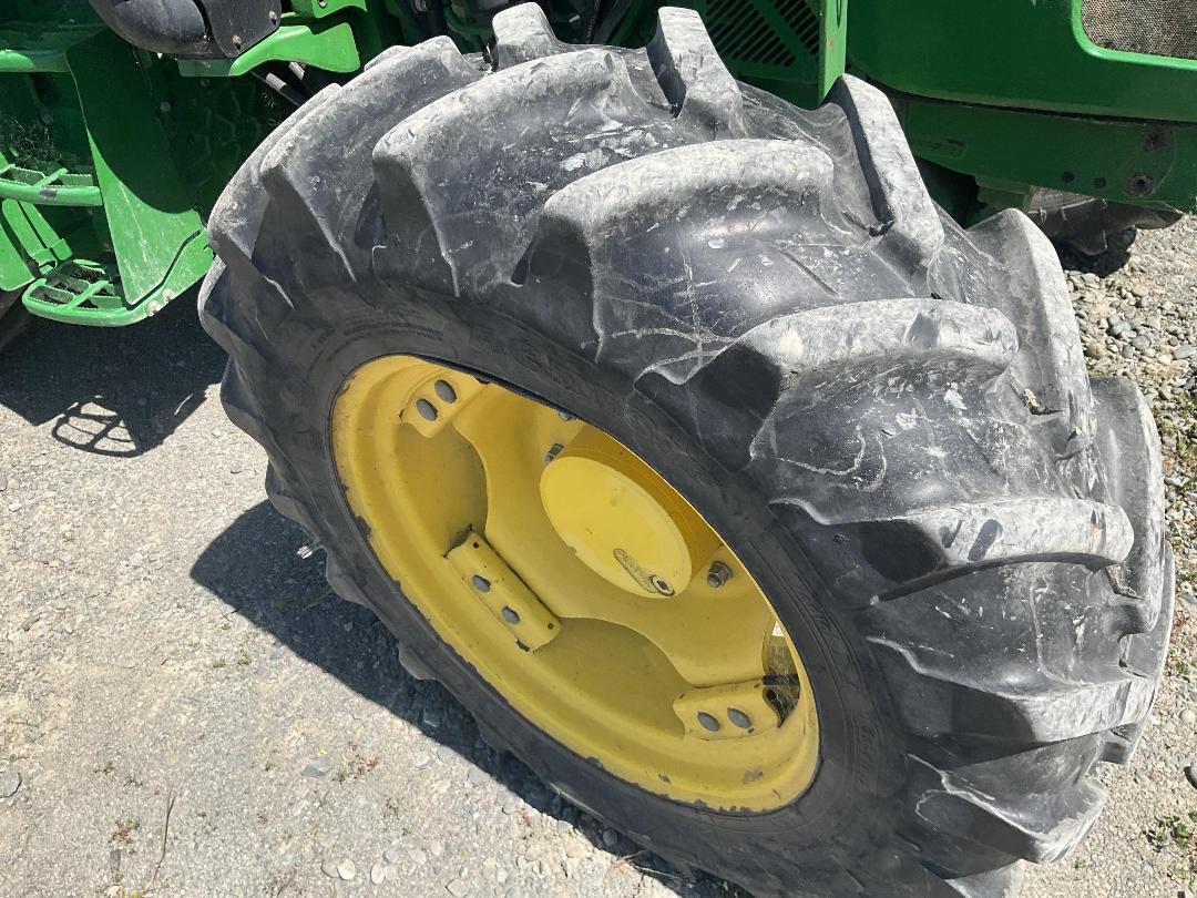 Photo '3' of John Deere 5100R Tractor