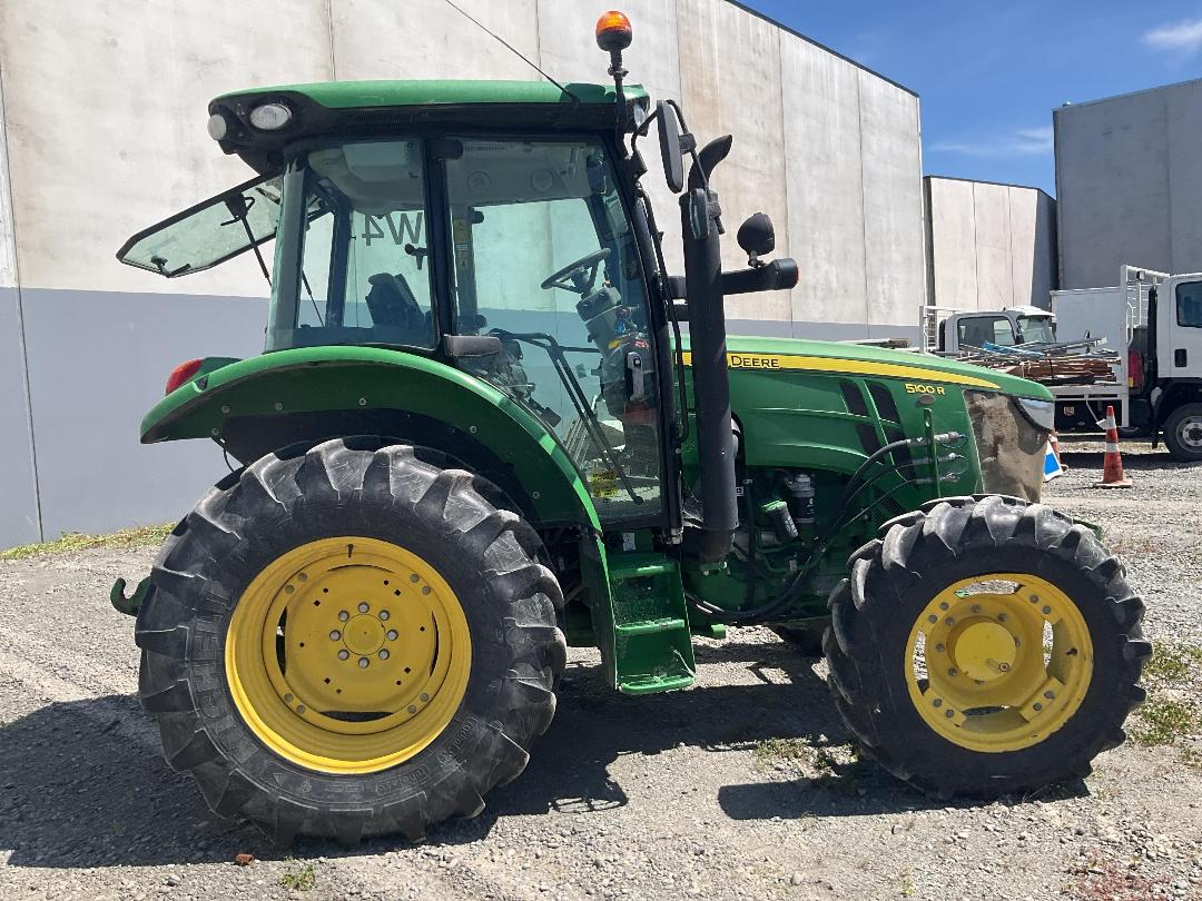 Photo '9' of John Deere 5100R Tractor