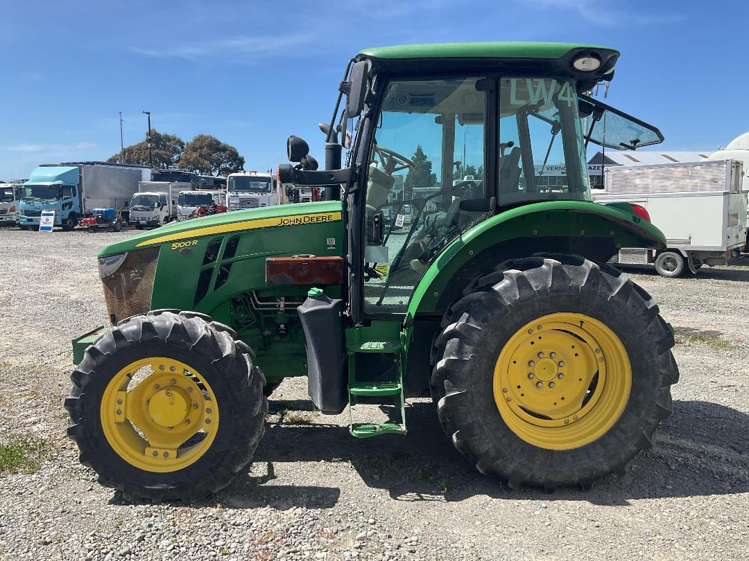 Photo '15' of John Deere 5100R Tractor