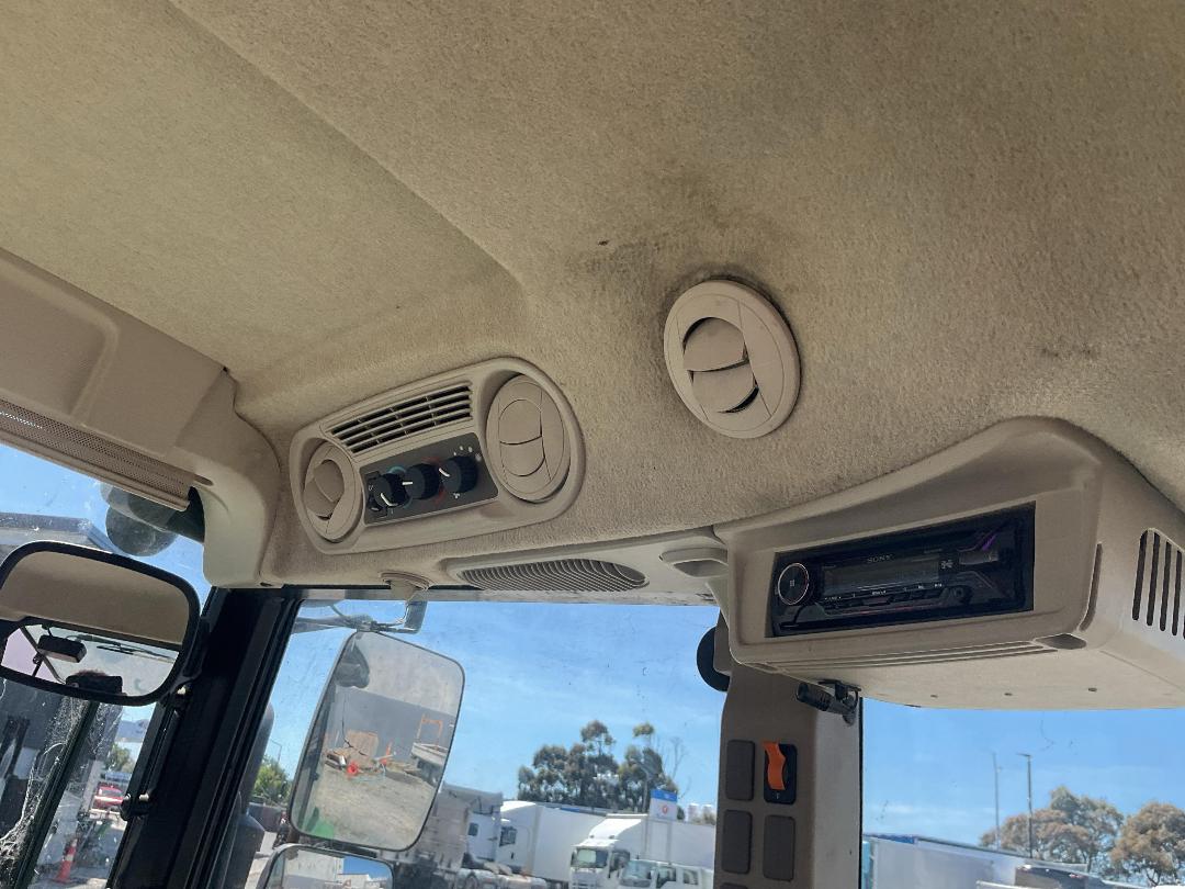 Photo '22' of John Deere 5100R Tractor