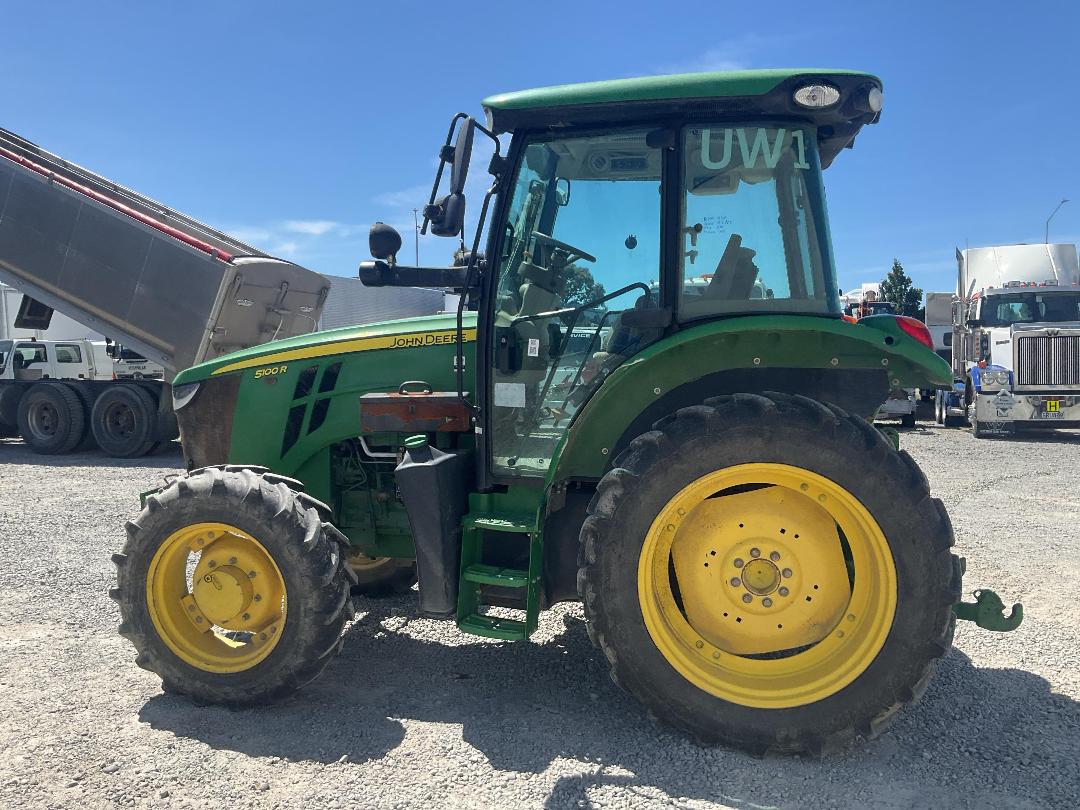 Photo '7' of John Deere 5100R Tractor