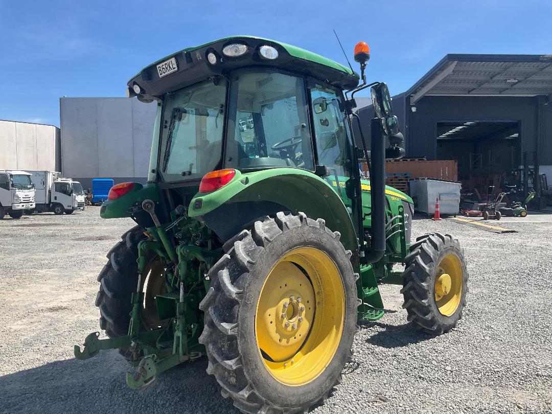 Photo '4' of John Deere 5100R Tractor