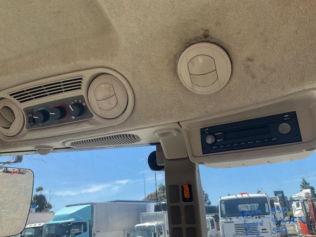 Photo '24' of John Deere 5100R Tractor