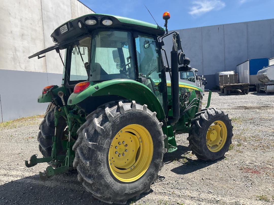 Photo '4' of JOHN DEERE 5100R Tractor