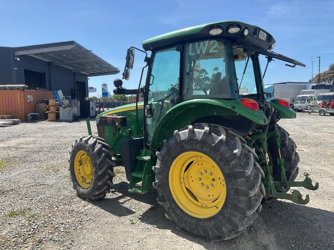 Photo '7' of JOHN DEERE 5100R Tractor