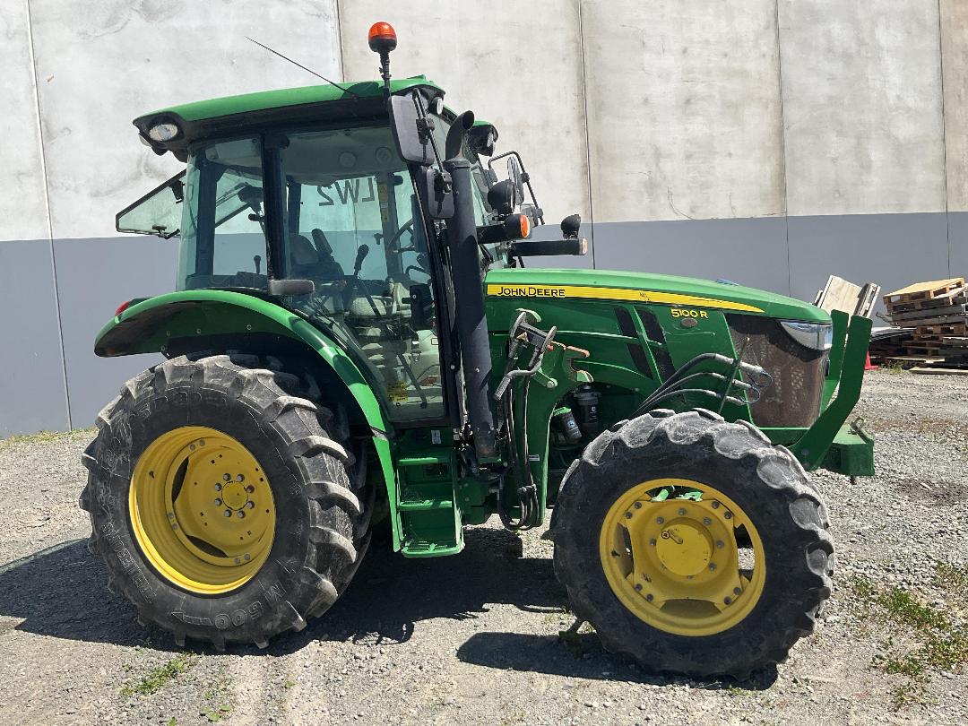 Photo '3' of JOHN DEERE 5100R Tractor