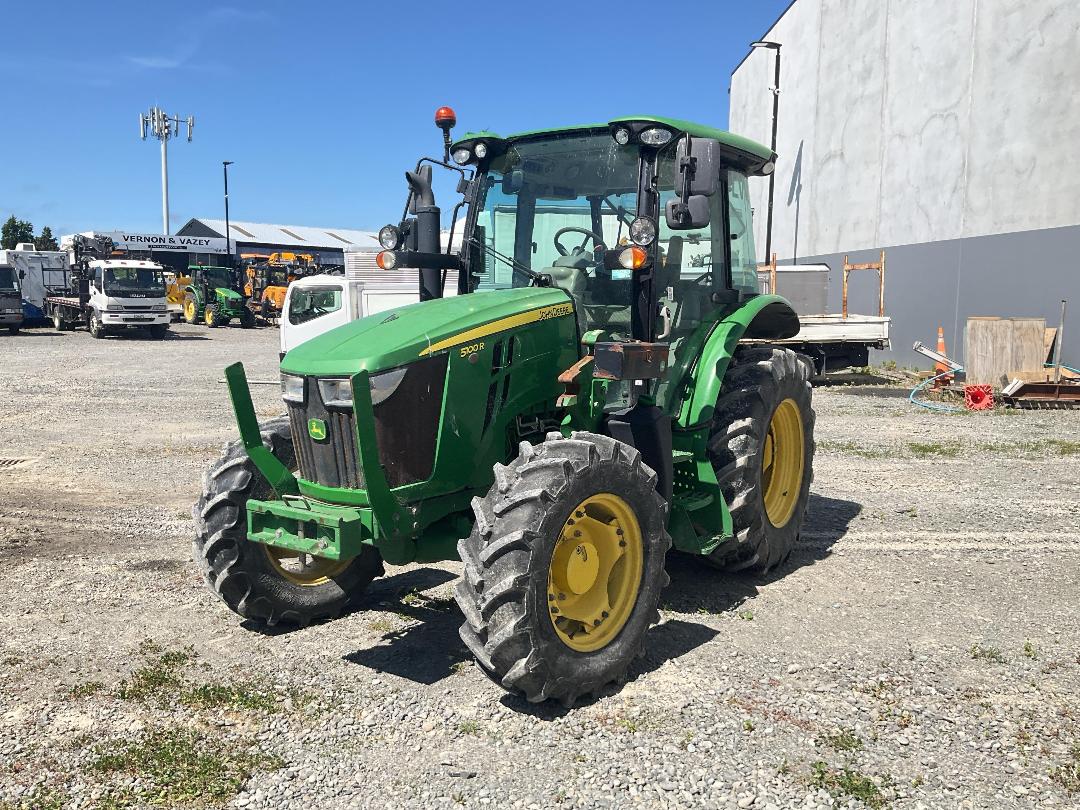 Photo '10' of JOHN DEERE 5100R Tractor