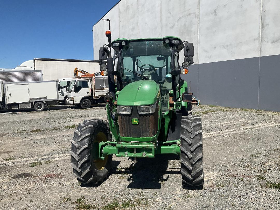 Photo '11' of JOHN DEERE 5100R Tractor