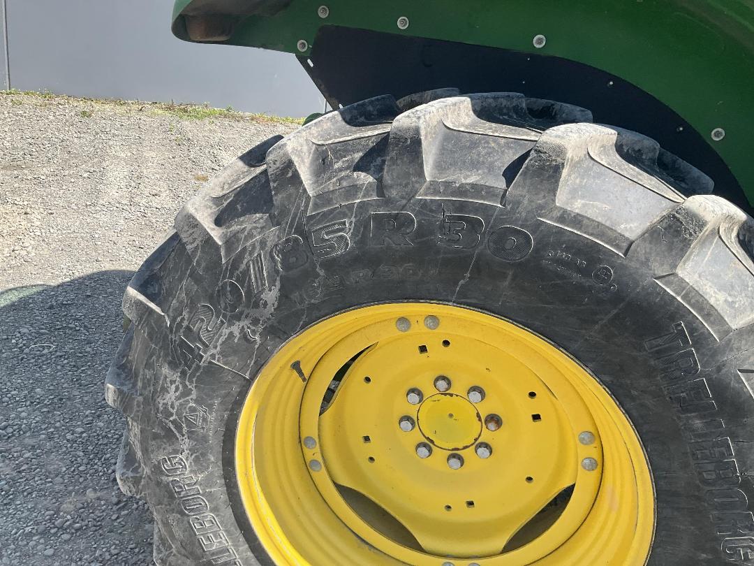 Photo '15' of JOHN DEERE 5100R Tractor