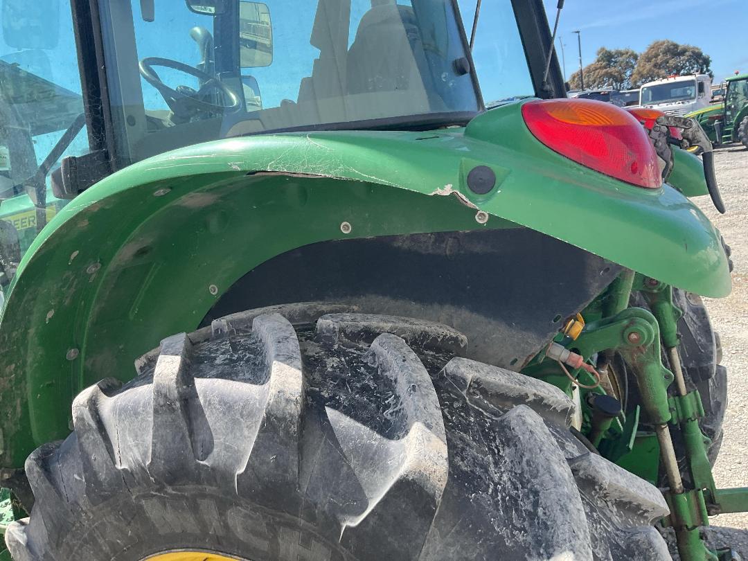 Photo '19' of JOHN DEERE 5100R Tractor
