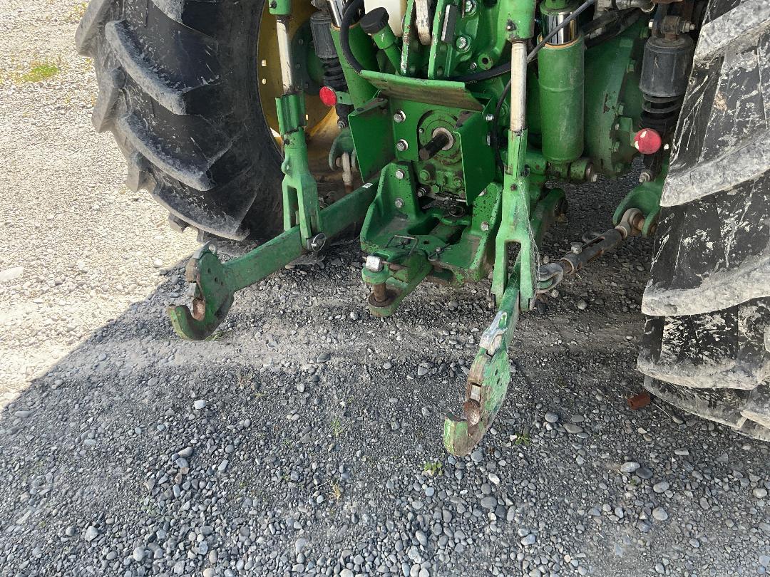 Photo '16' of JOHN DEERE 5100R Tractor