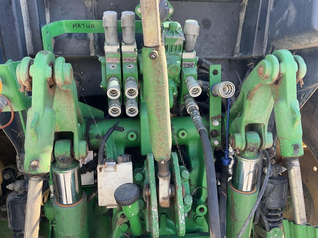 Photo '6' of JOHN DEERE 5100R Tractor