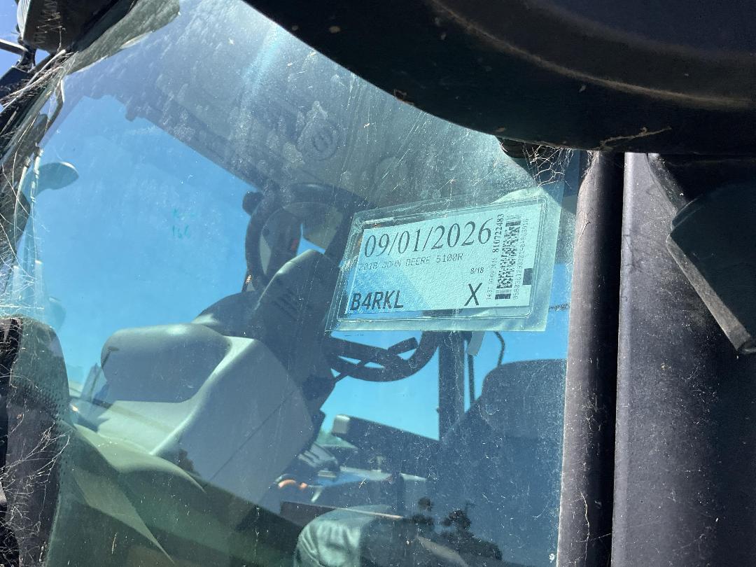 Photo '18' of JOHN DEERE 5100R Tractor