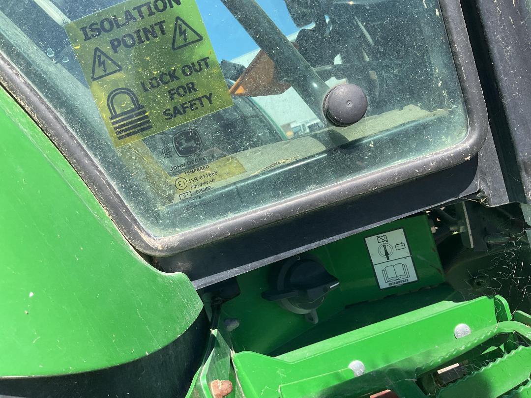 Photo '16' of JOHN DEERE 5100R Tractor