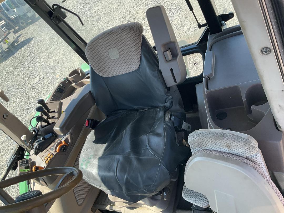 Photo '19' of JOHN DEERE 5100R Tractor