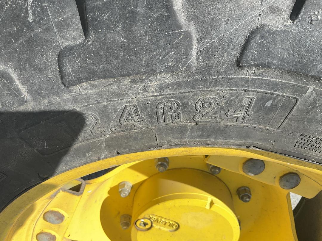 Photo '15' of JOHN DEERE 5100R Tractor