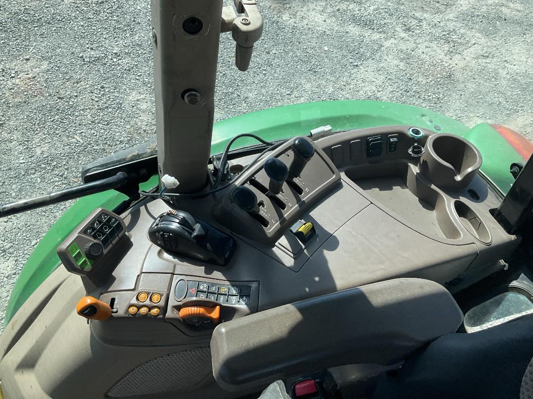 Photo '20' of JOHN DEERE 5100R Tractor