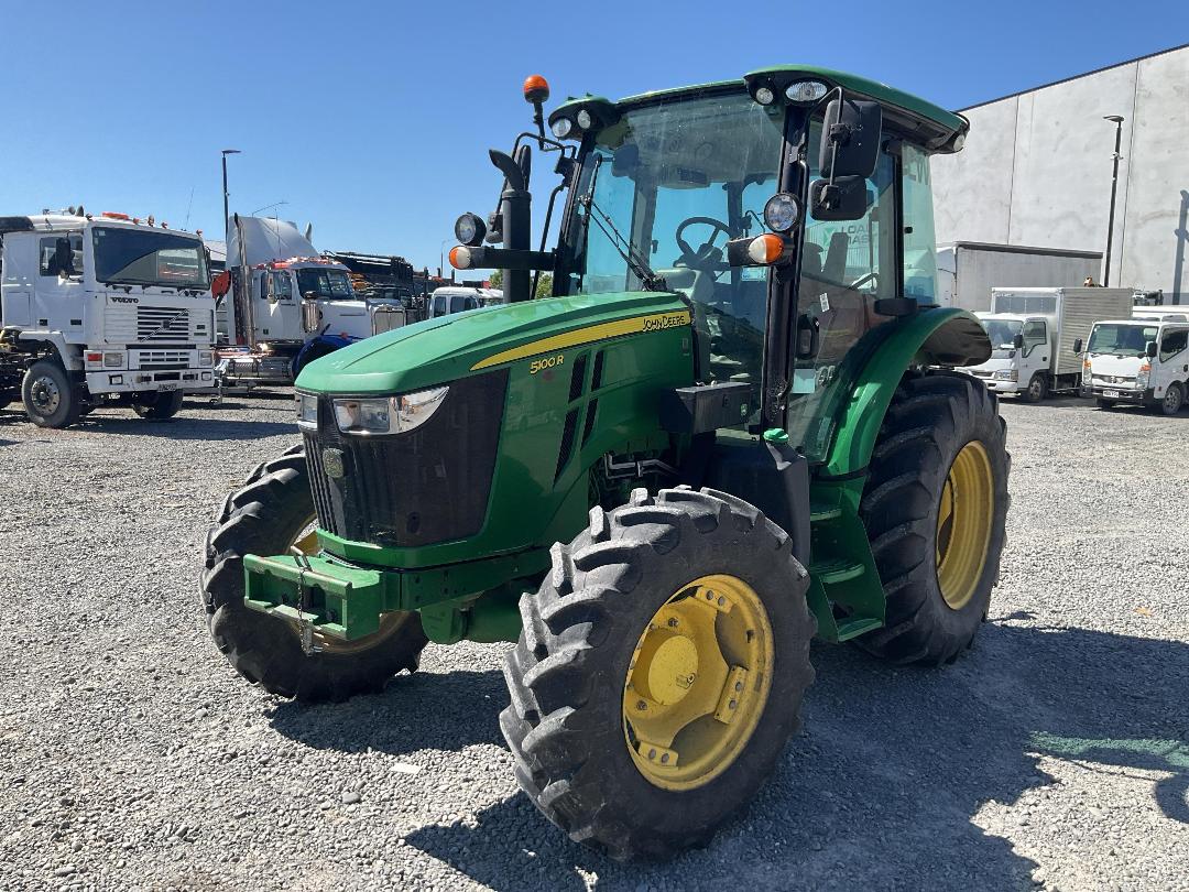 Photo '11' of JOHN DEERE 5100R Tractor