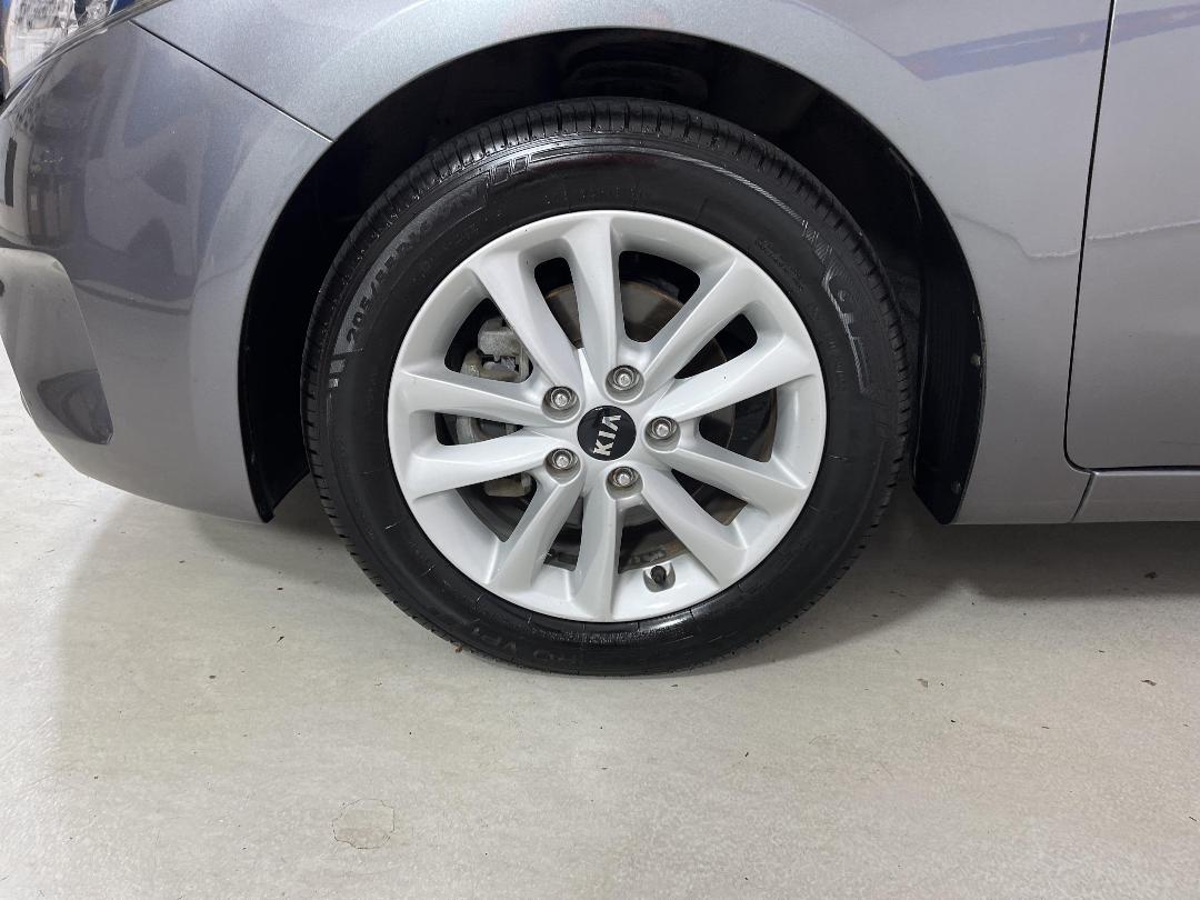 Photo '10' of KIA Cerato