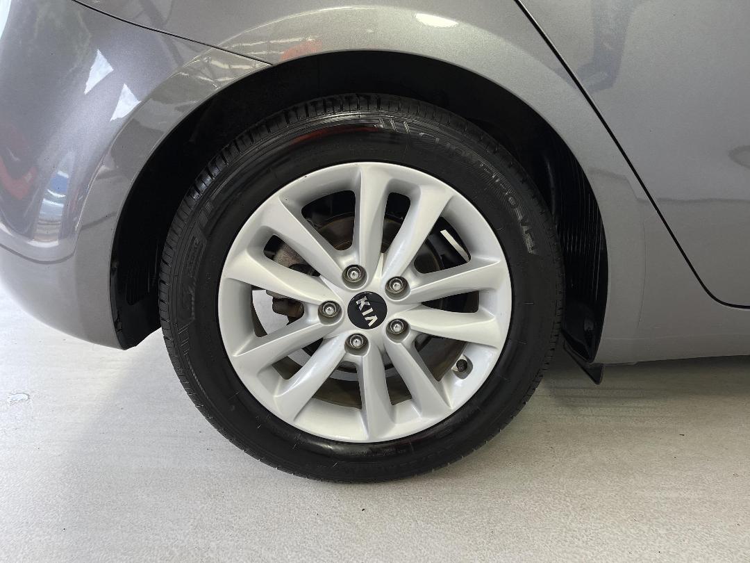 Photo '12' of KIA Cerato