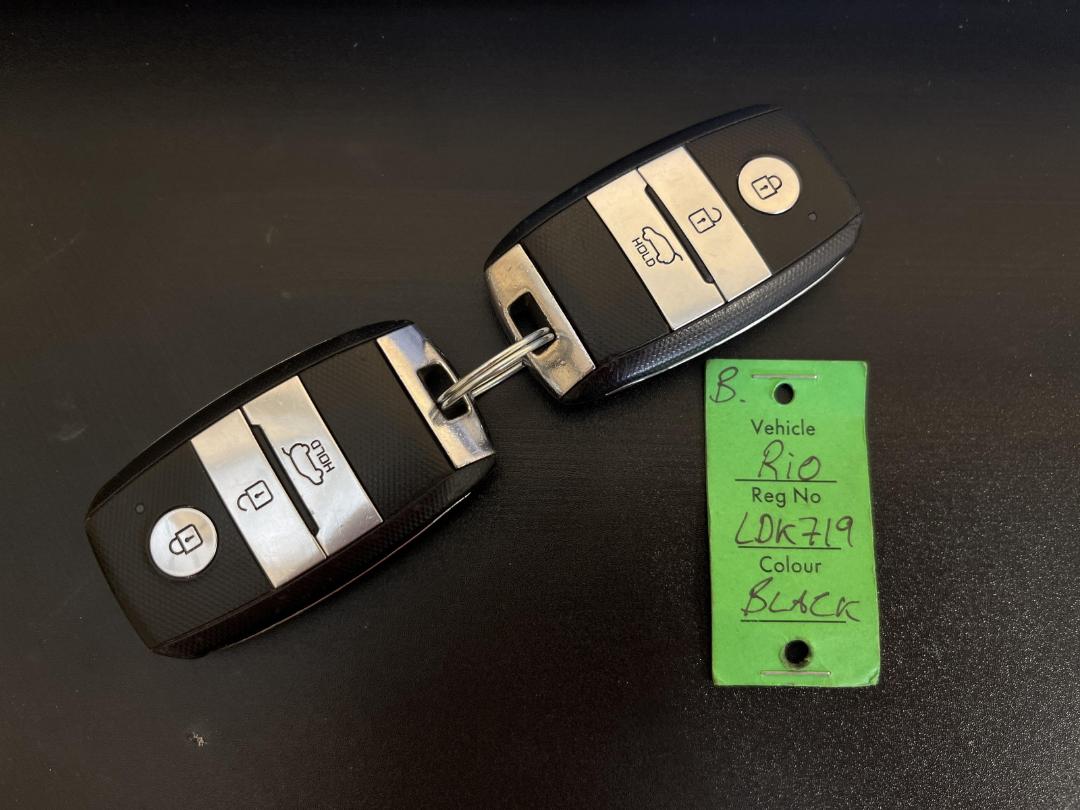 Photo '22' of KIA RIO Photo '22' of KIA RIO