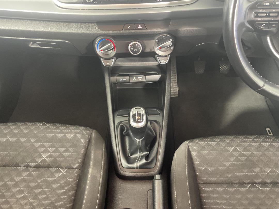 Photo '18' of KIA RIO Photo '18' of KIA RIO
