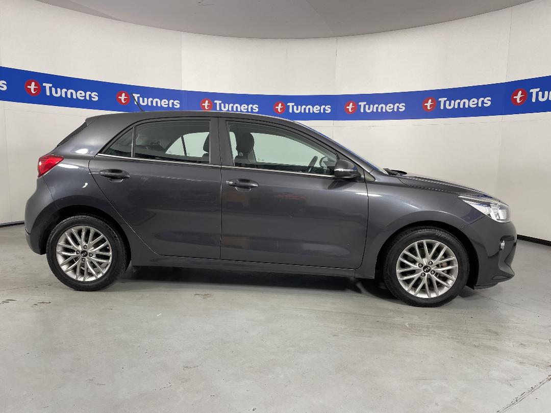 Photo '23' of KIA RIO Photo '23' of KIA RIO