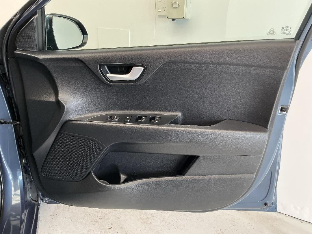 Photo '15' of KIA RIO