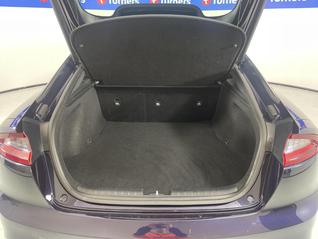 Photo '14' of KIA Stinger