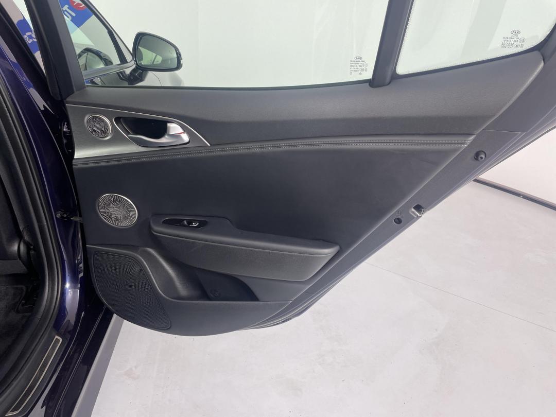 Photo '19' of KIA Stinger