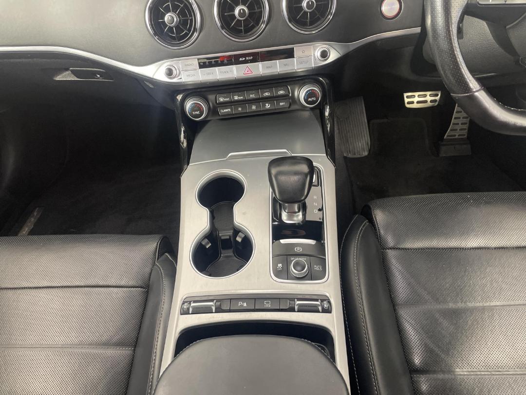 Photo '18' of KIA Stinger