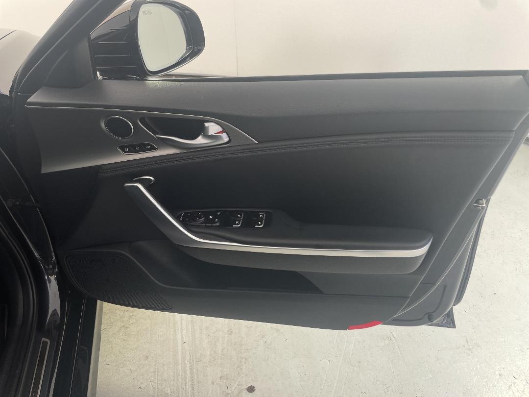 Photo '15' of KIA Stinger Photo '15' of KIA Stinger