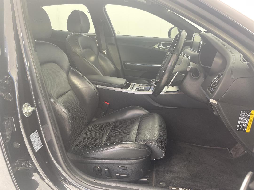 Photo '16' of KIA Stinger Photo '16' of KIA Stinger