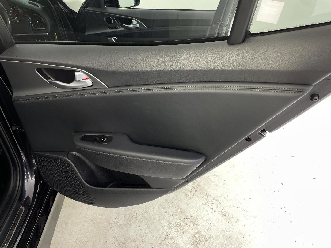 Photo '19' of KIA Stinger Photo '19' of KIA Stinger