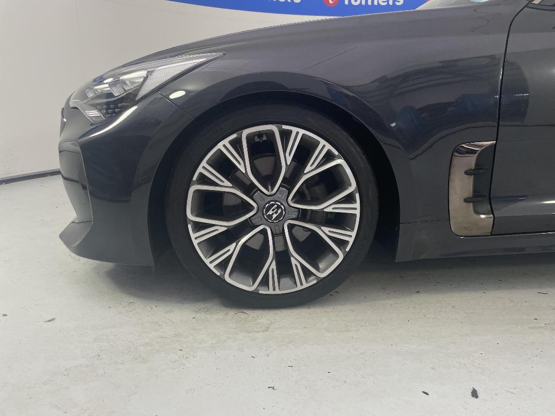 Photo '10' of KIA Stinger Photo '10' of KIA Stinger