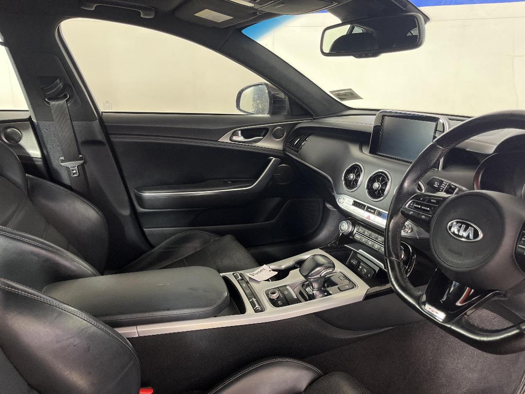 Photo '16' of KIA Stinger Photo '16' of KIA Stinger