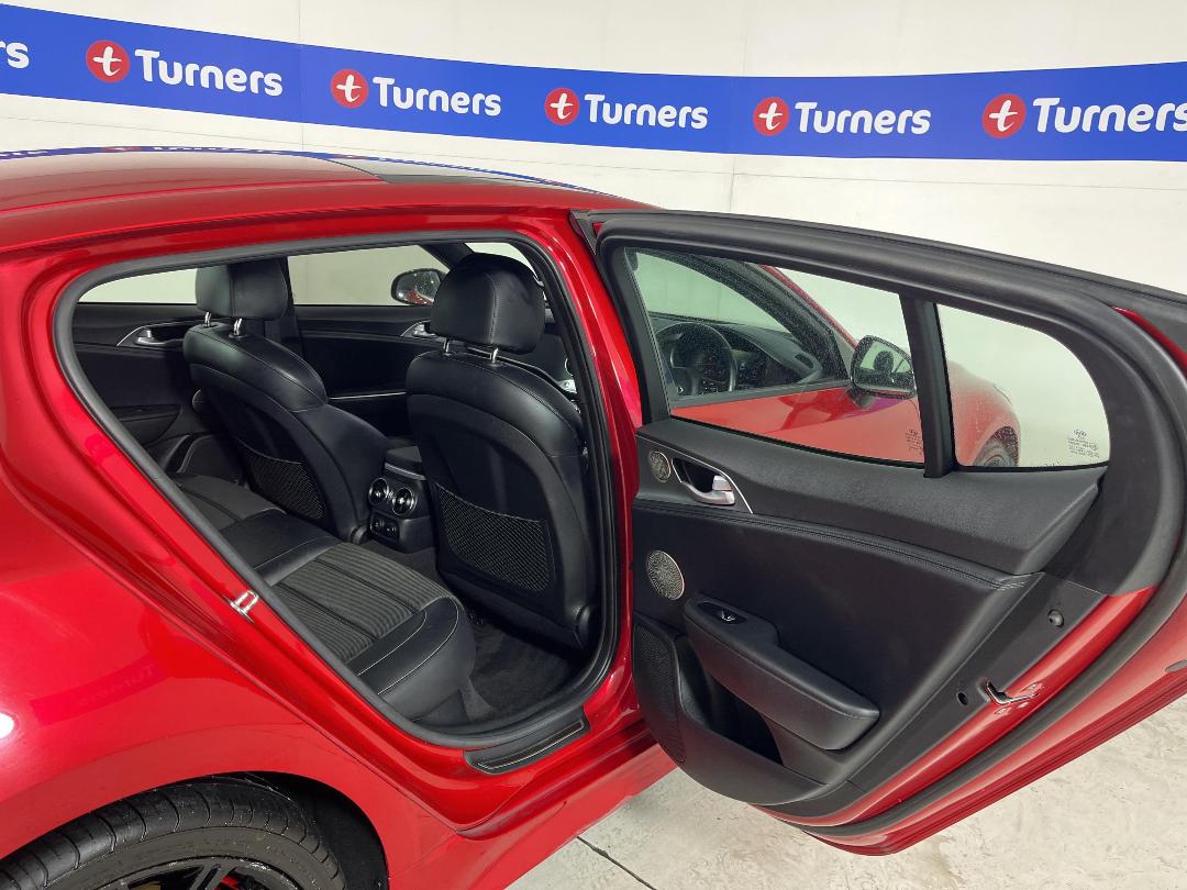 Photo '19' of KIA Stinger Photo '19' of KIA Stinger