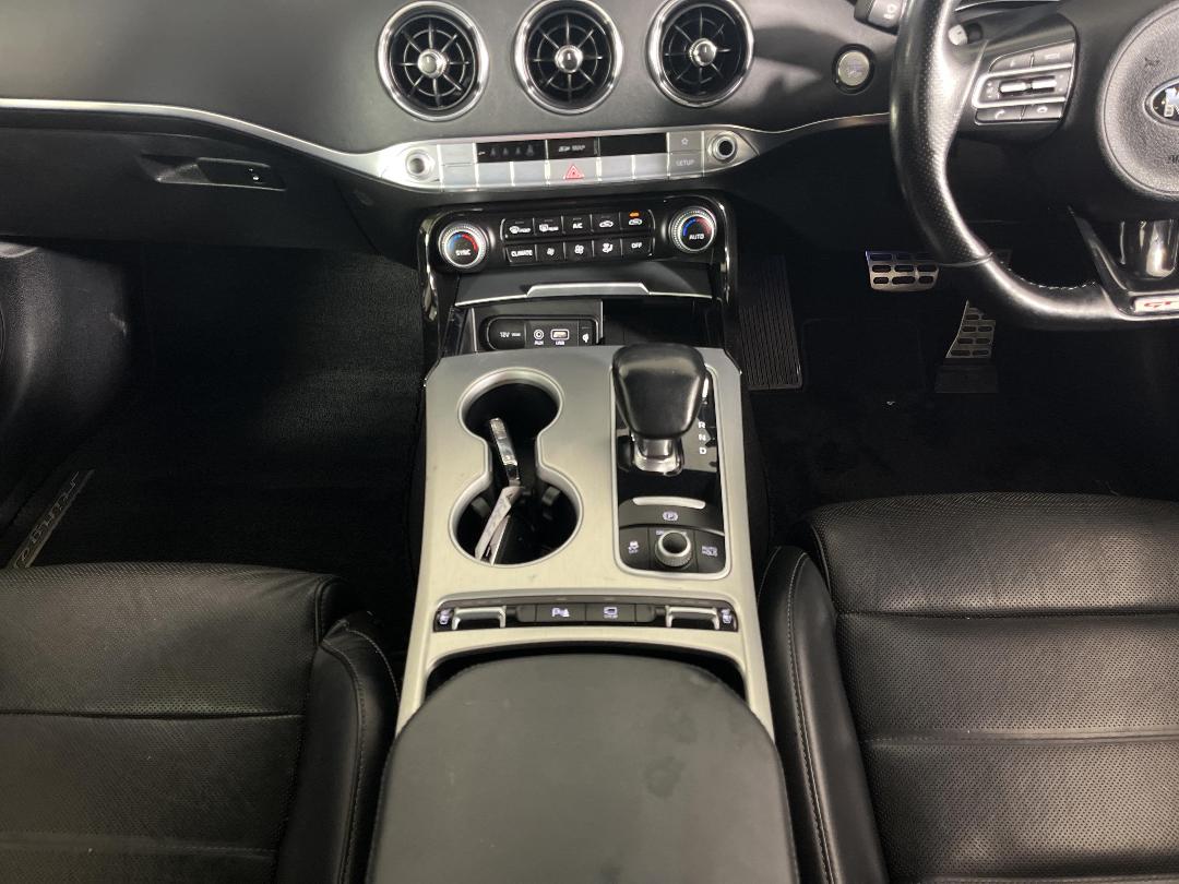 Photo '23' of KIA Stinger Photo '23' of KIA Stinger