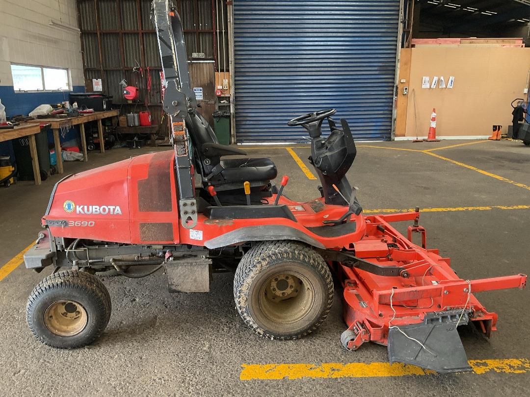 Photo '3' of Kubota F3690 Mower