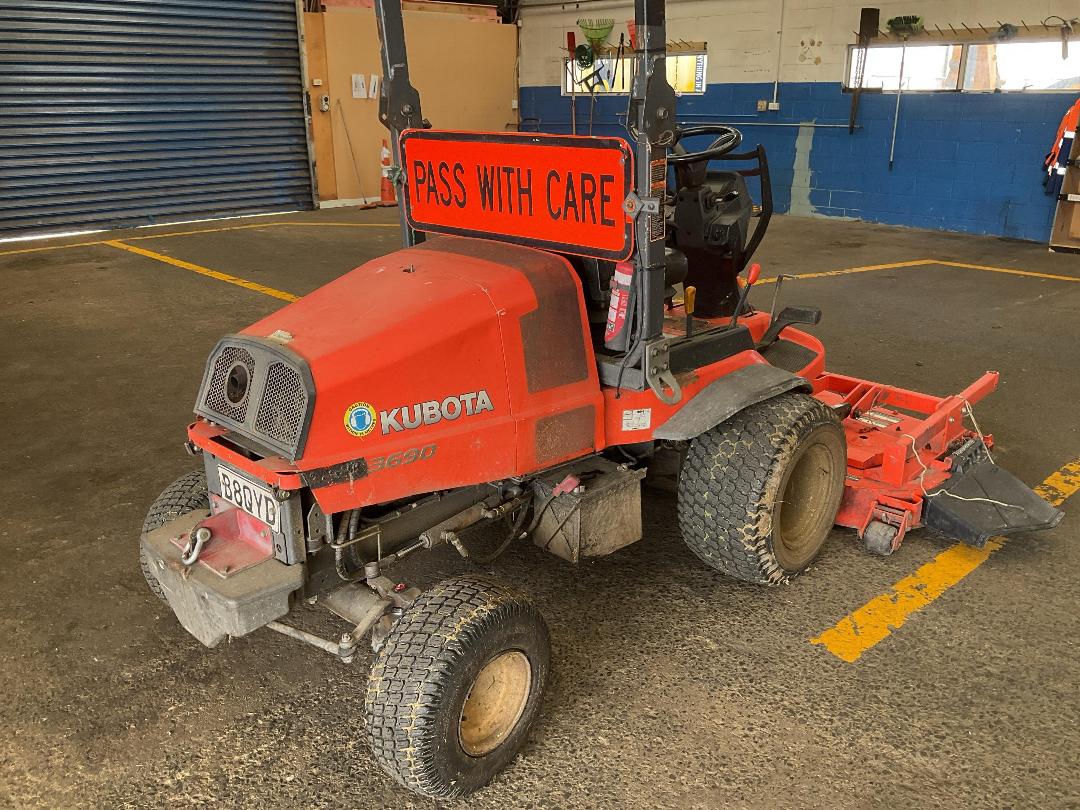 Photo '5' of Kubota F3690 Mower
