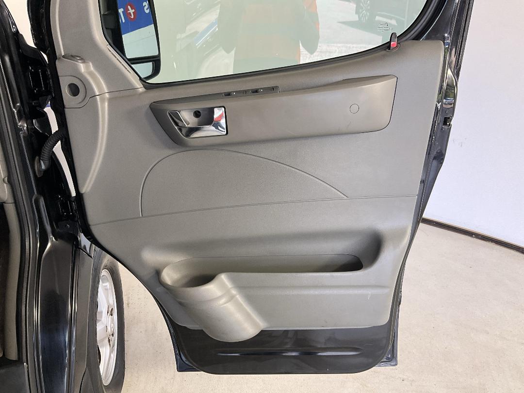 Photo '13' of LDV V80 11 Seat AMT