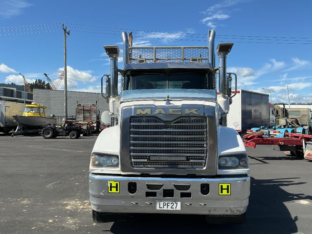 Photo '10' of Mack TRIDENT Logger