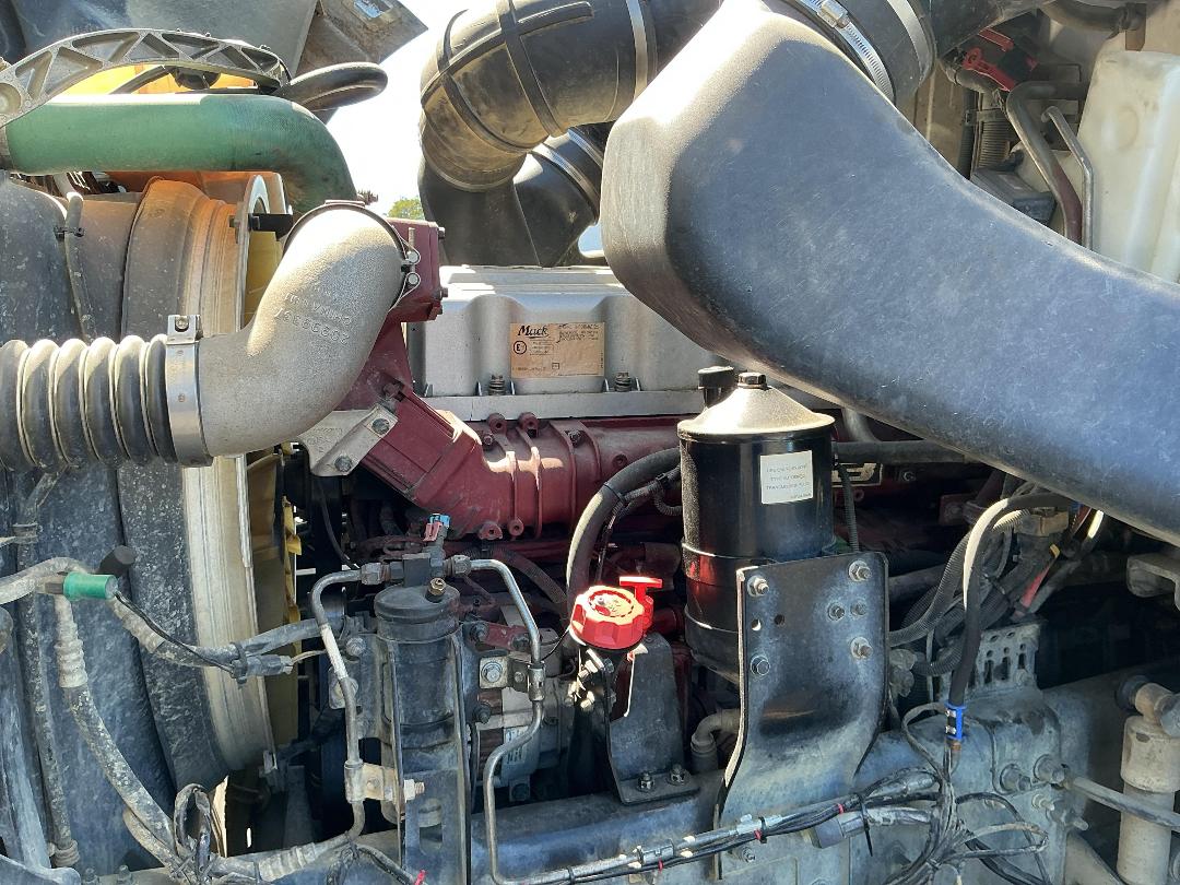 Photo '24' of Mack TRIDENT Logger