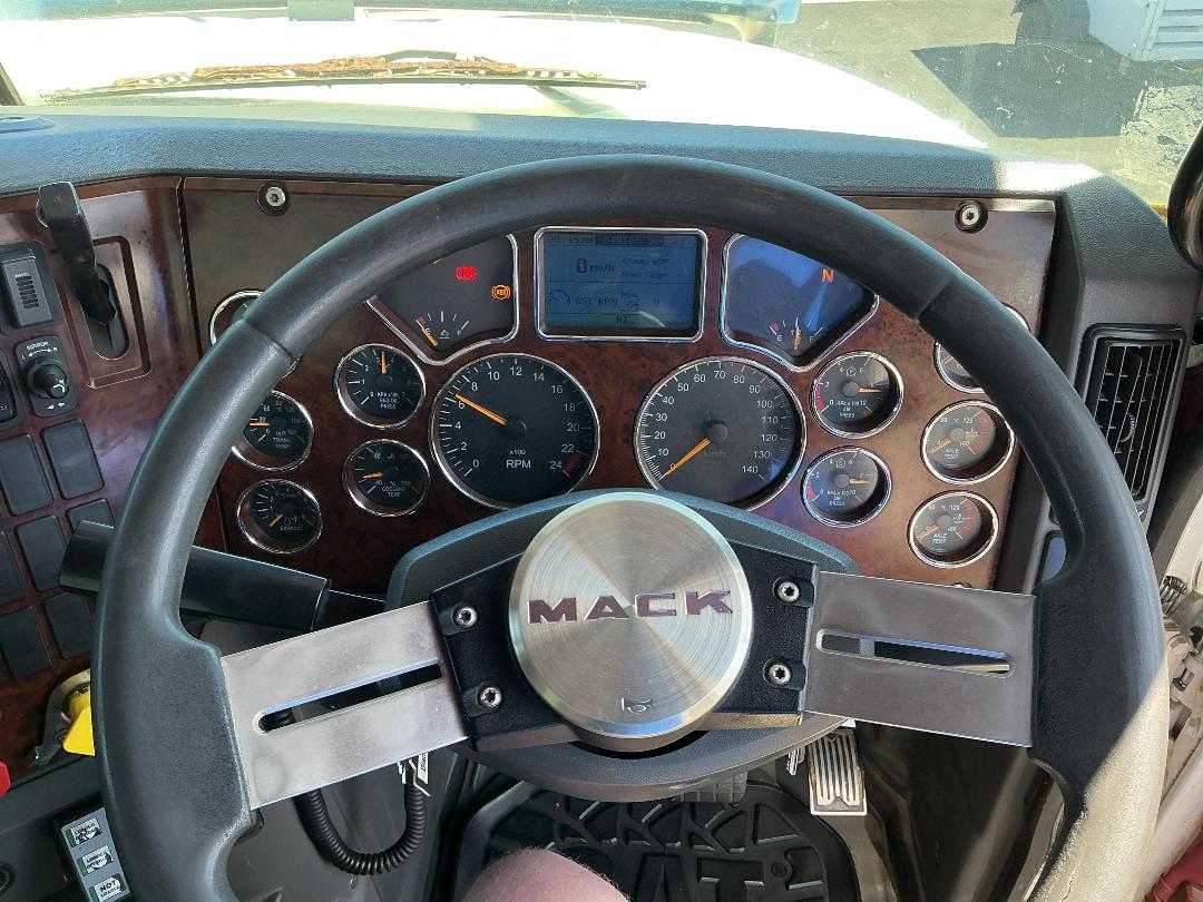 Photo '13' of Mack TRIDENT Logger