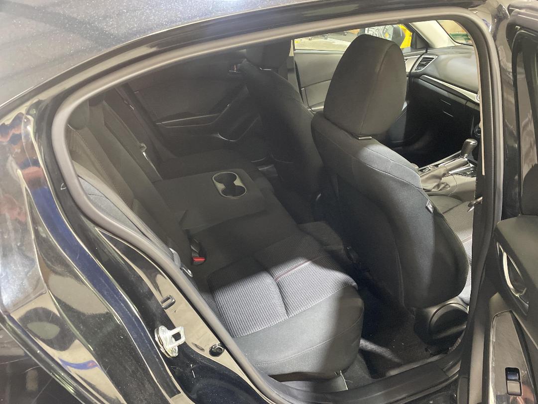 Photo '8' of Mazda Axela Photo '8' of Mazda Axela