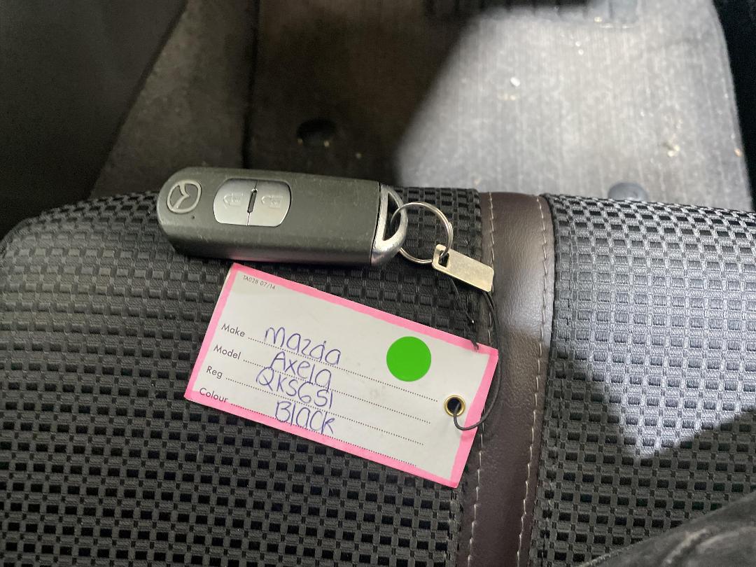 Photo '10' of Mazda Axela Photo '10' of Mazda Axela