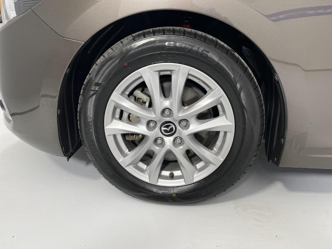 Photo '10' of Mazda Axela