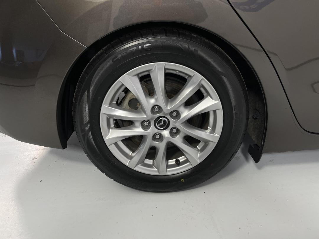 Photo '12' of Mazda Axela